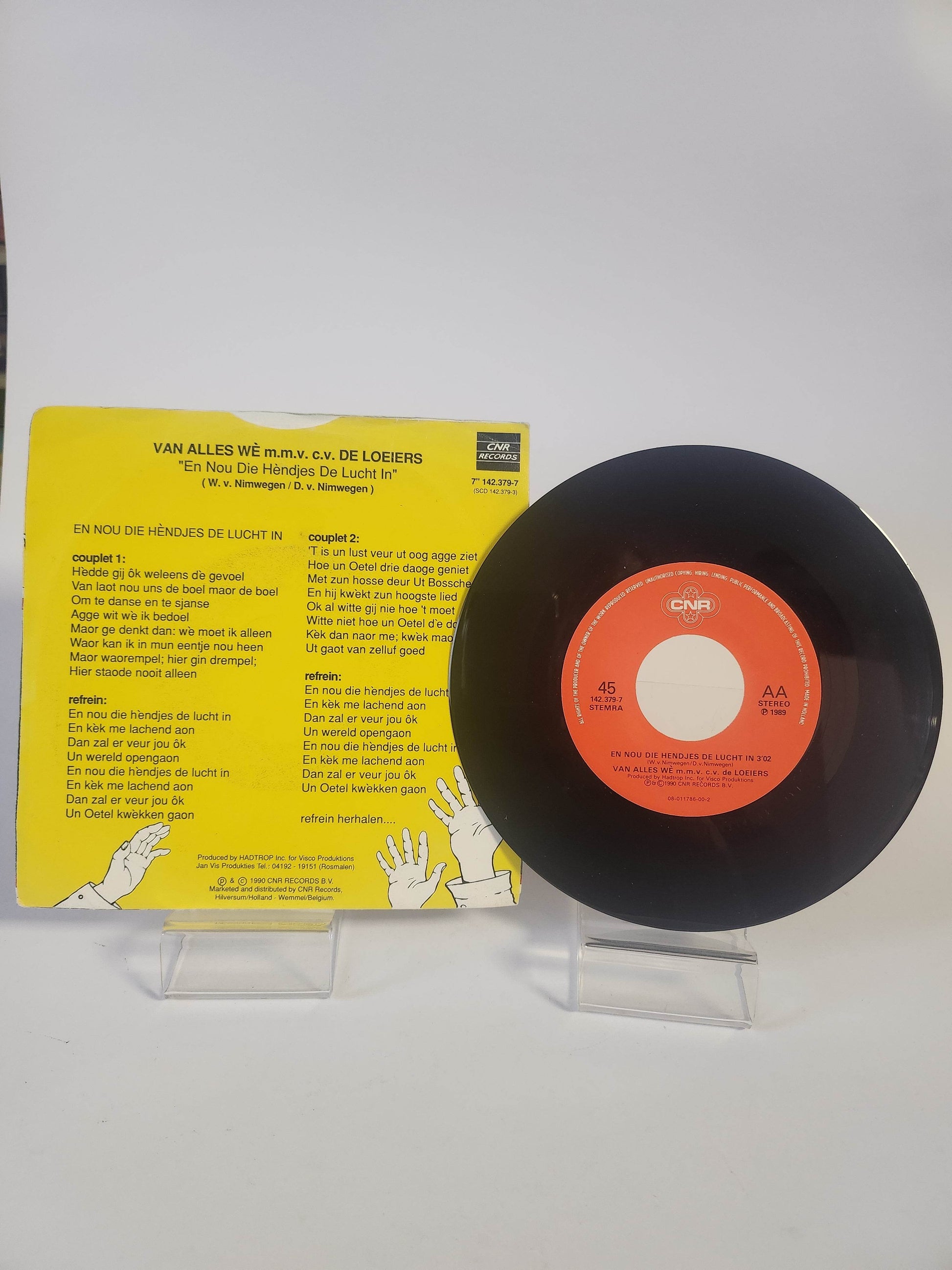 Van Alles Wé CV de Loeiers: En Nou die Hèndjes de Lucht in Single Vinyl - Feniks Gameshop