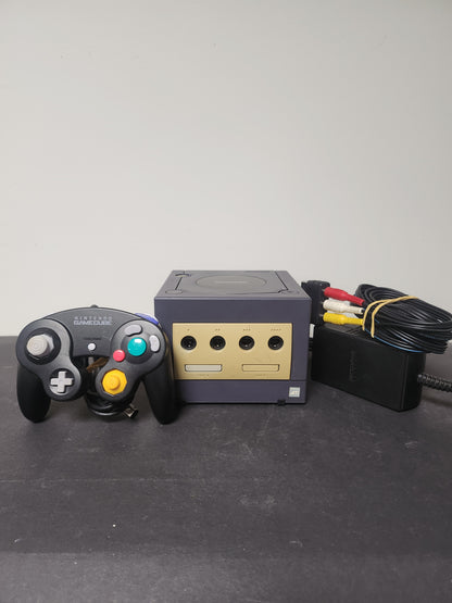 Paarse Nintendo Gamecube + Orginele Zwarte Controller