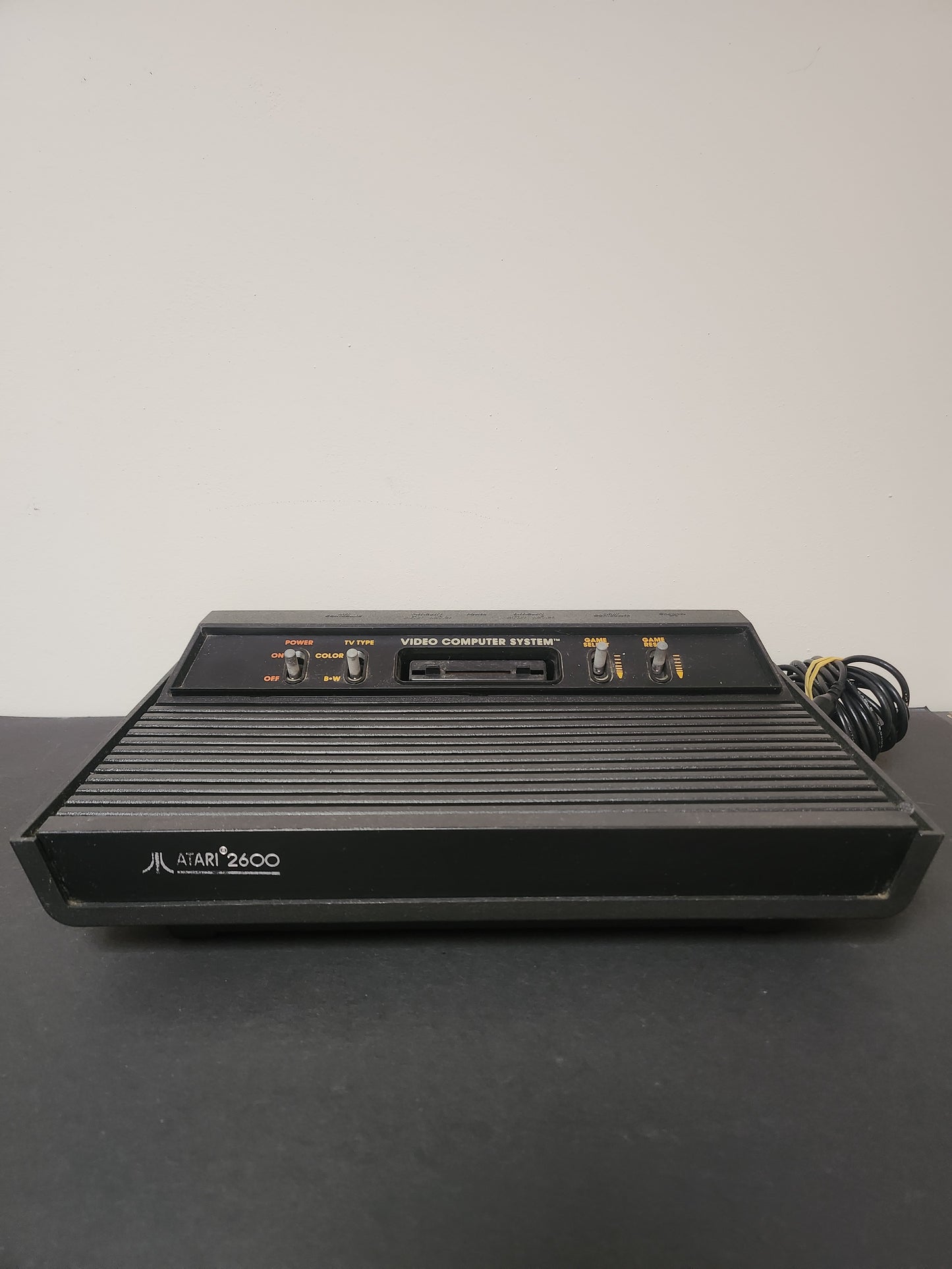 Atari 2600 Console met Originele Controller en Adapter