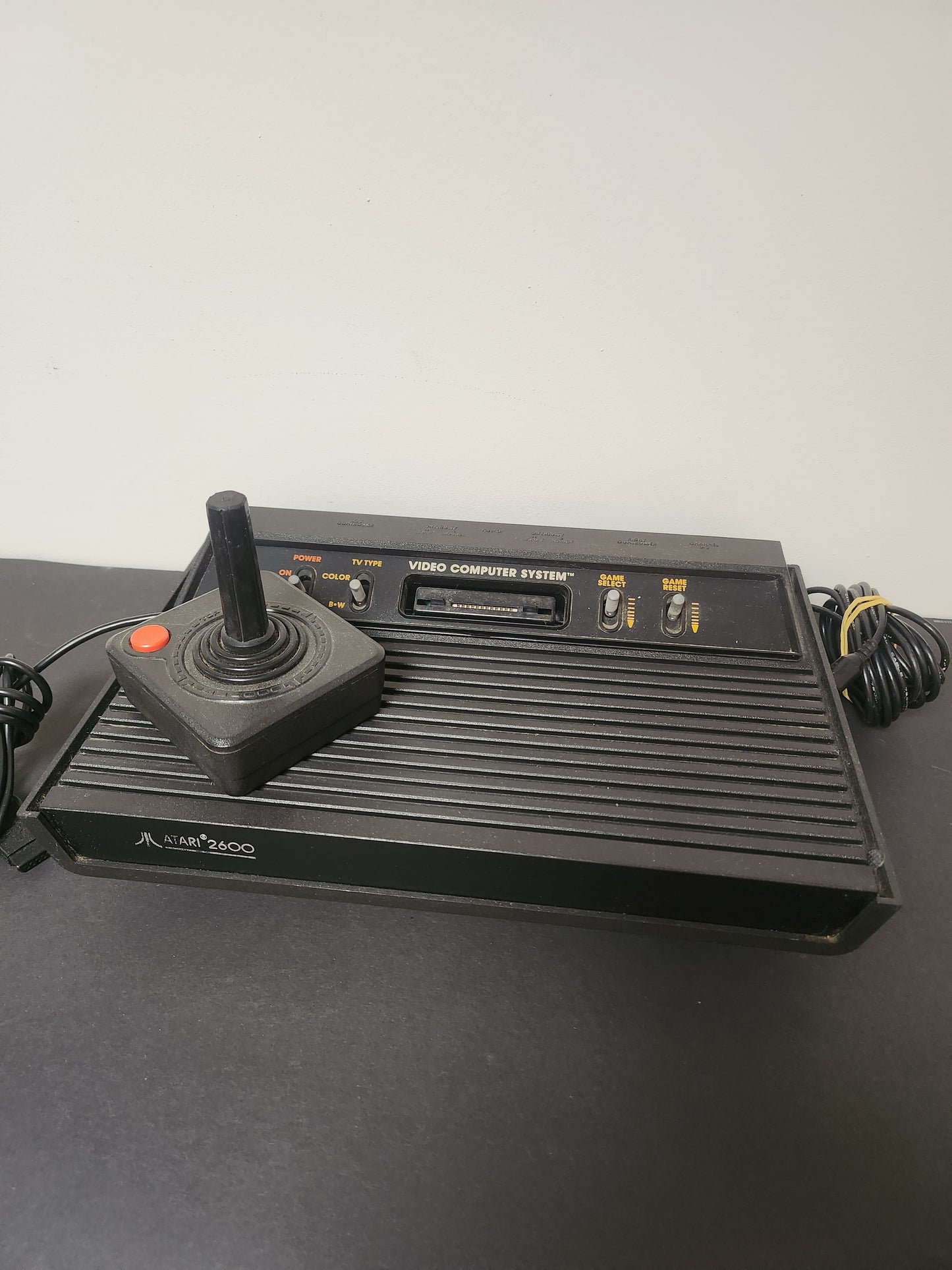 Atari 2600 Console met Originele Controller en Adapter