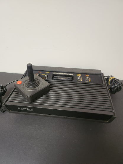 Atari 2600 Console met Originele Controller en Adapter