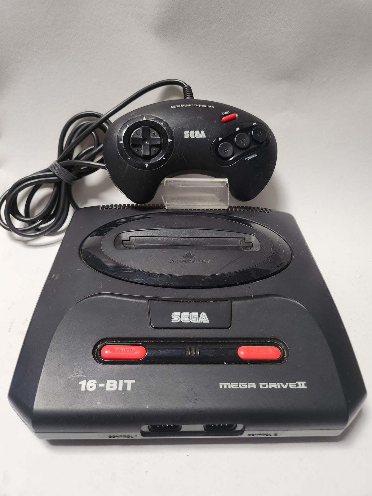Sega Mega Drive II Console + Controller + Kabels