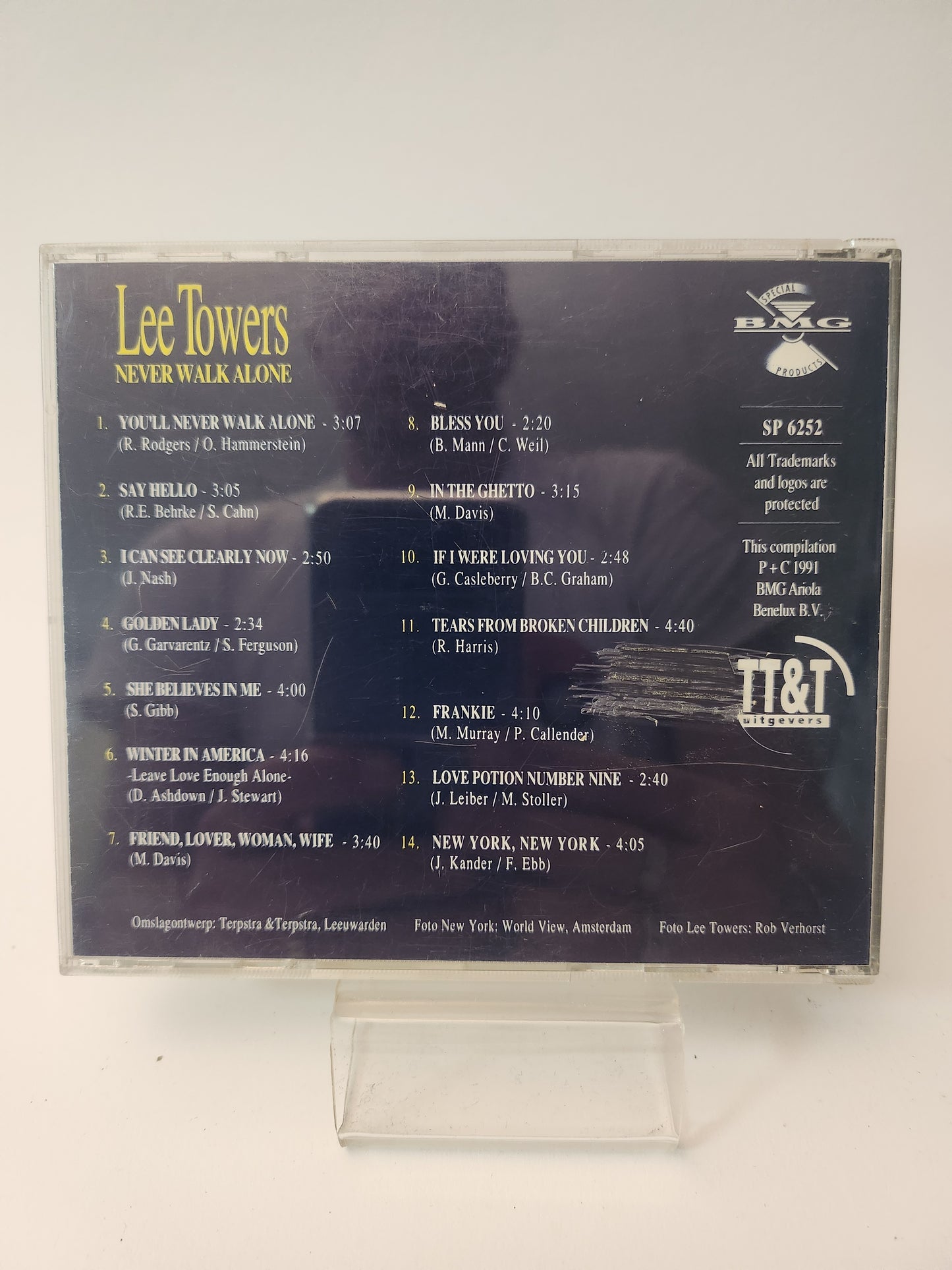 Lee Towers: Never Walk Alone CD