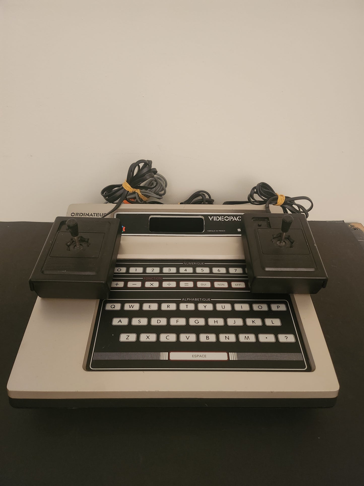 Philips Videopac G7000 + 2 Controllers