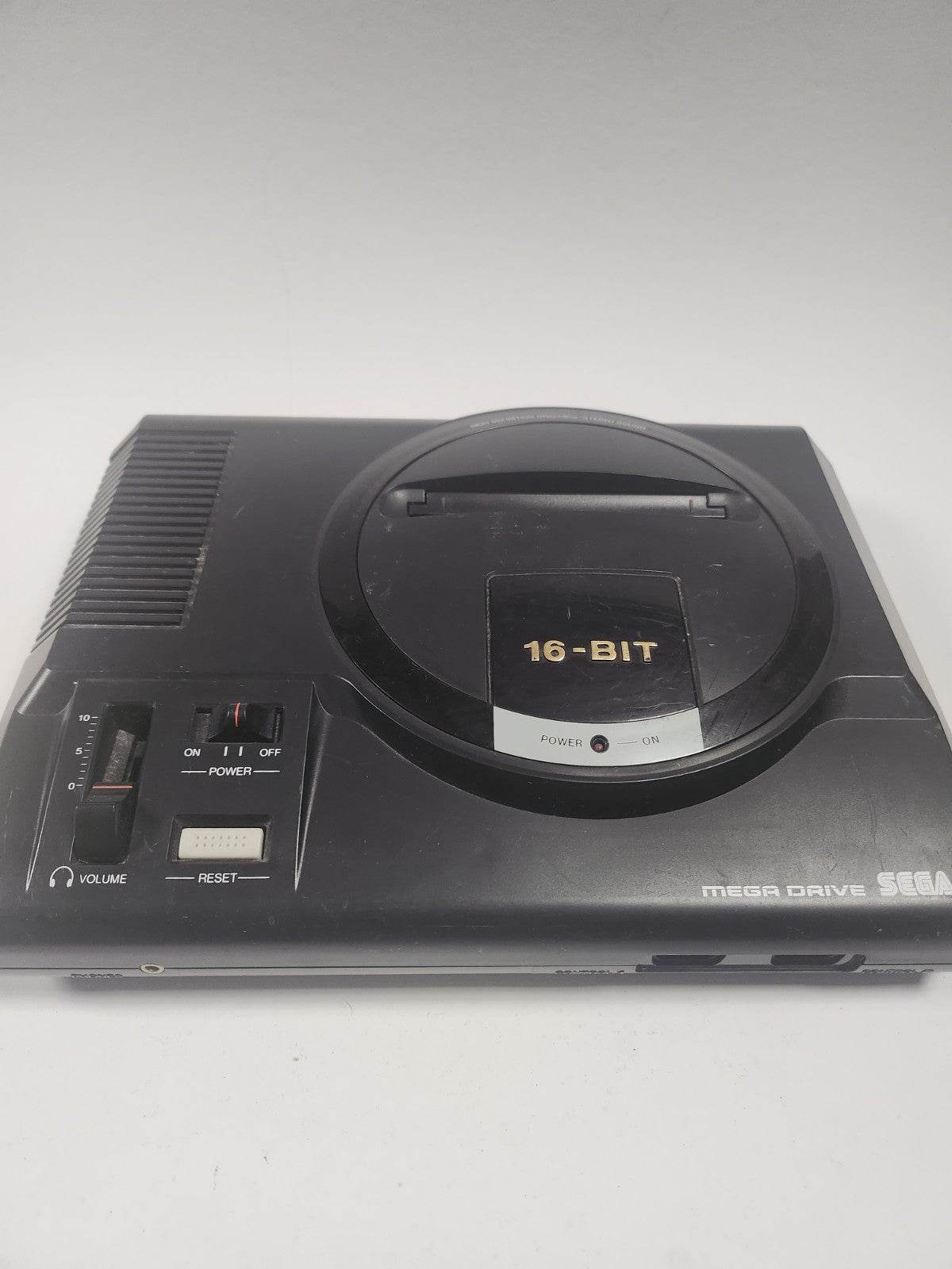 Sega Mega Drive 16-bit met 2 controllers en alle kabels. - Feniks Gameshop