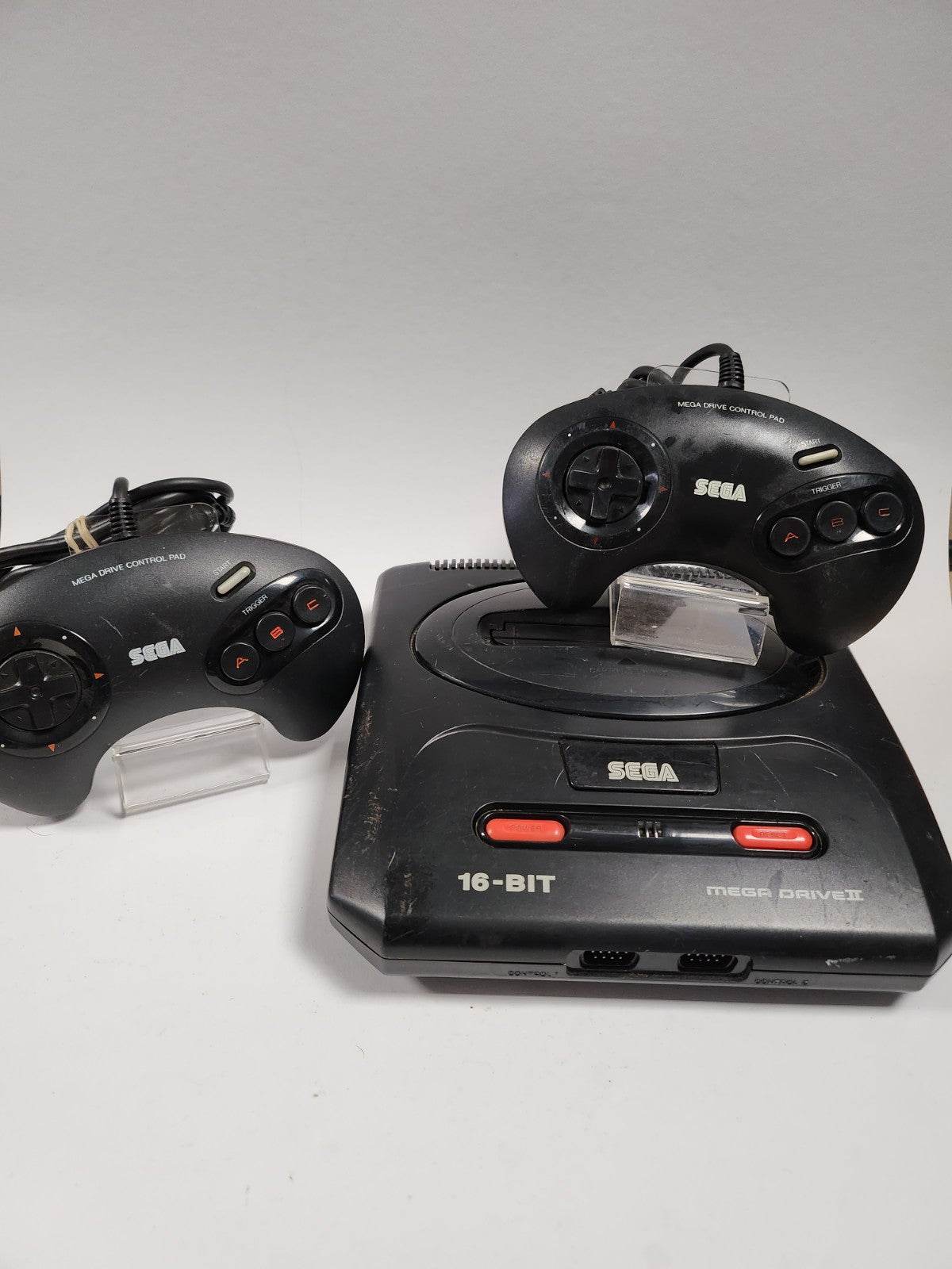 Sega Mega Drive II 16-bit met 2 controllers en alle kabels - Feniks Gameshop
