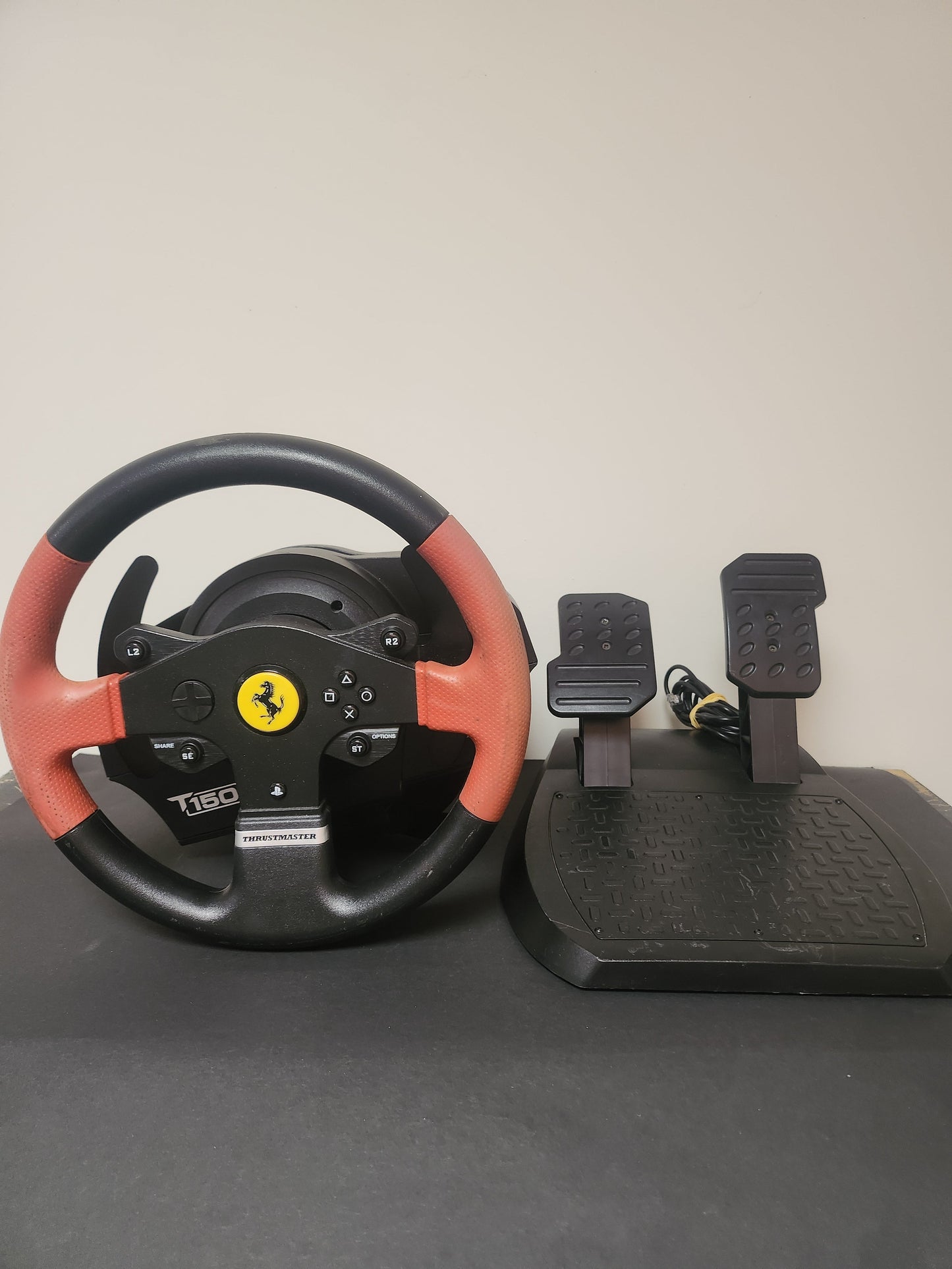 Thrustmaster T150 Ferrari Edition Stuur + Pedalen Playstation 3/ Playstation 4 - Playstation 3 Accessoires
