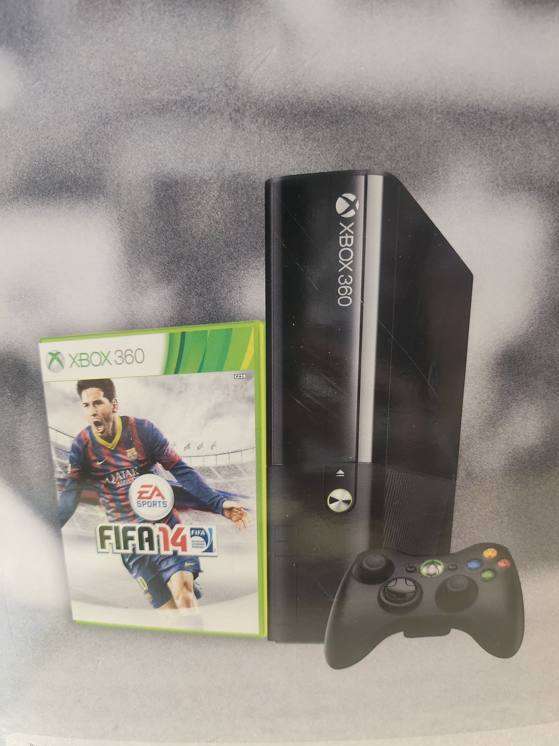 Xbox 360 E 250GB Zwart FIFA 14 Edition Boxed + Controller - Xbox 360 Consoles