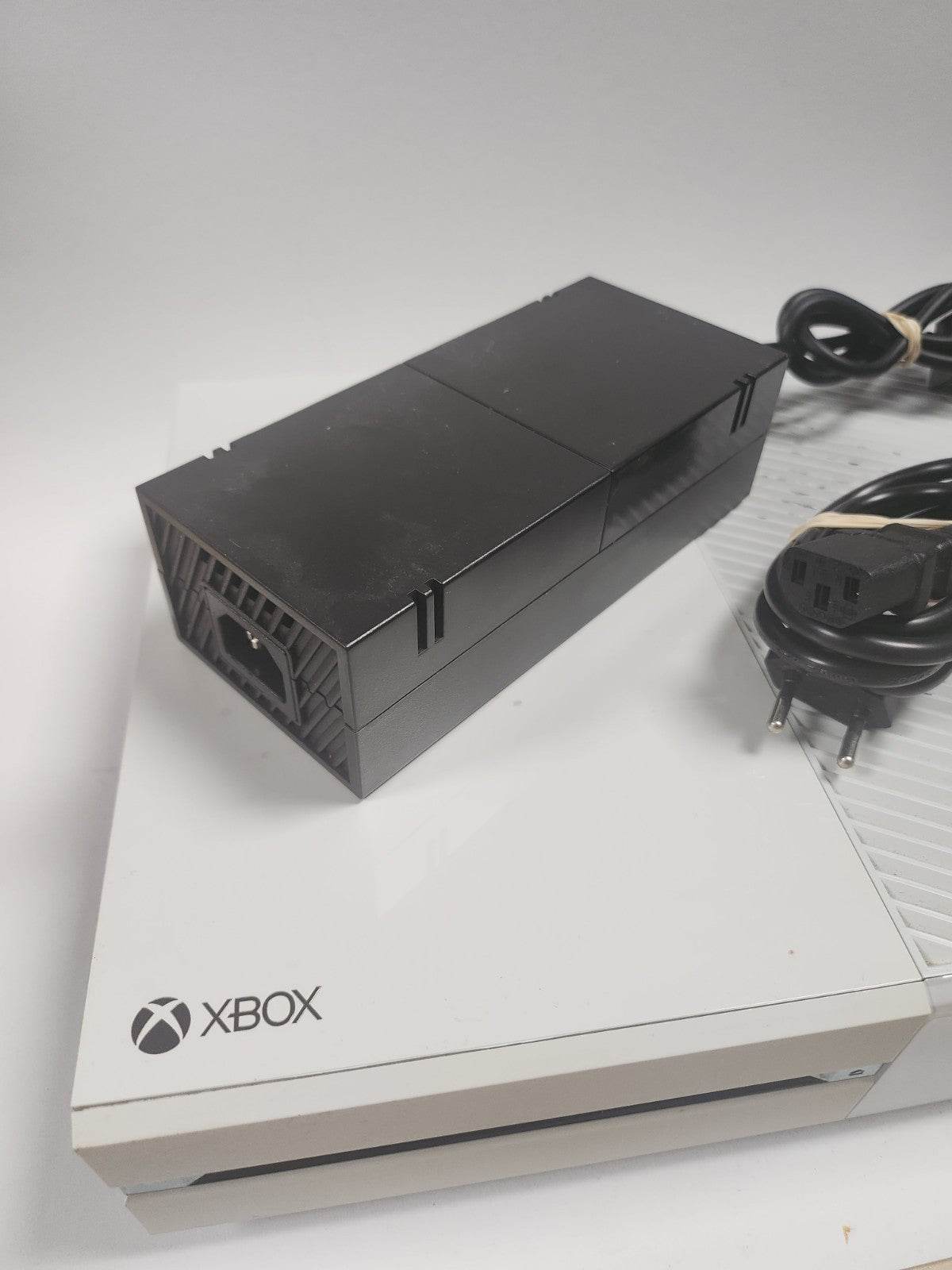 Xbox One White (model 1540) met adapter - Feniks Gameshop
