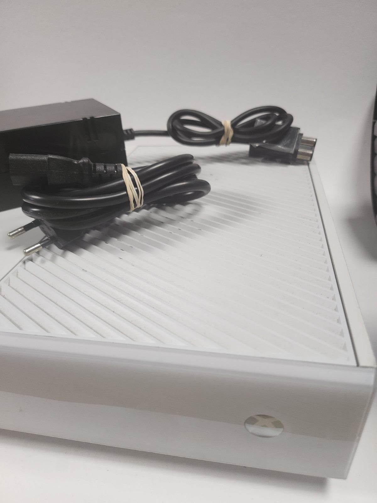 Xbox One White (model 1540) met adapter - Feniks Gameshop