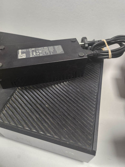 Xbox One Zwart (model 1540) 500gb met adapter. - Feniks Gameshop