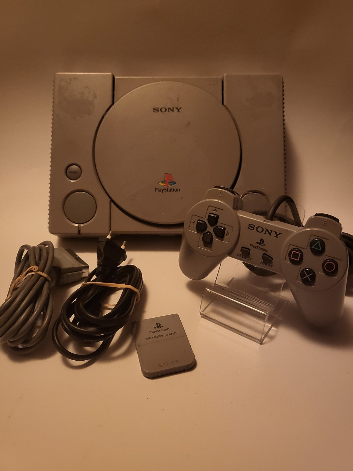 Playstation 1 Console met 1 controller en alle kabels