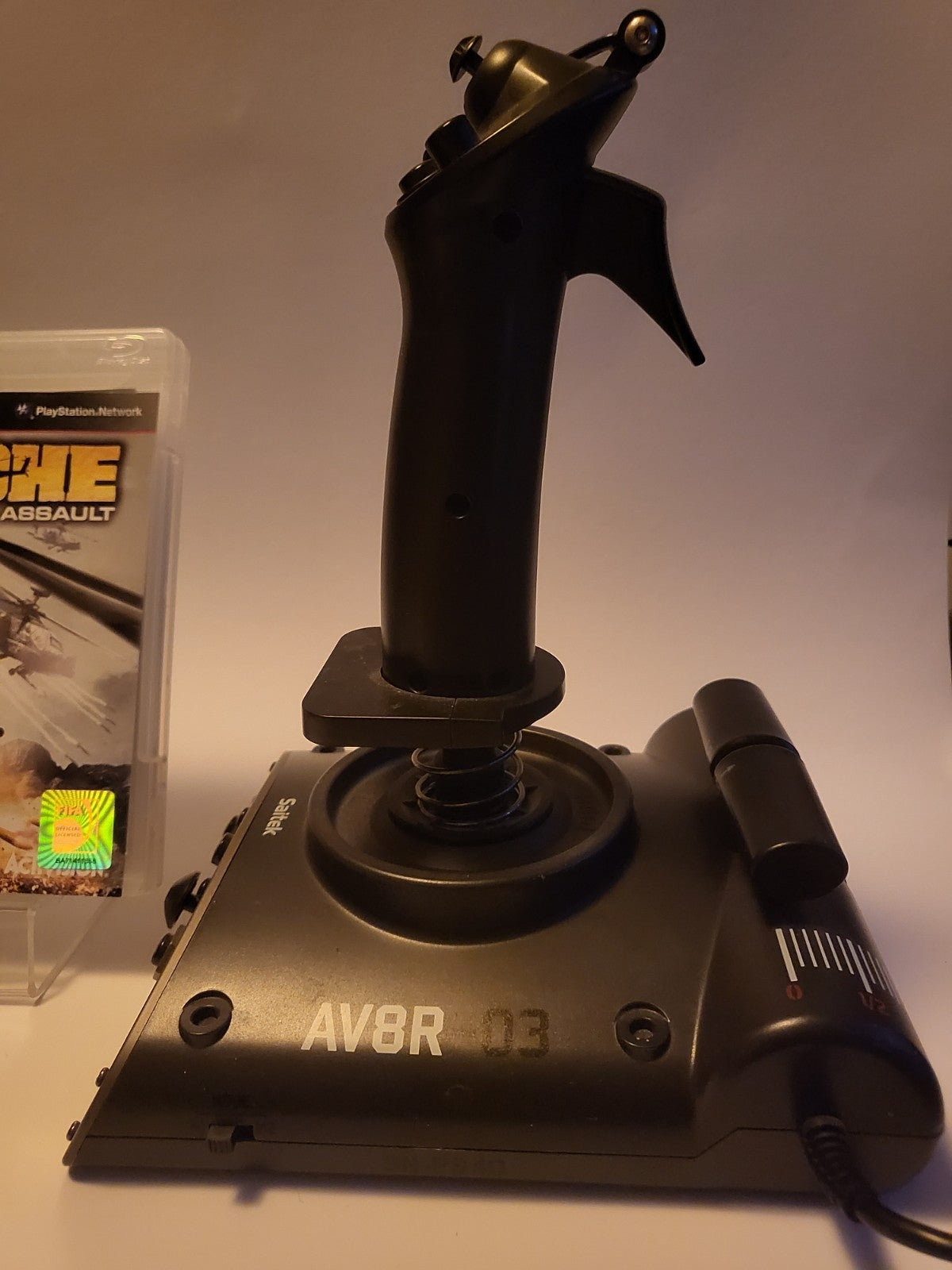 Saitek AV8R Flightstick + Apache voor de Playstation 3