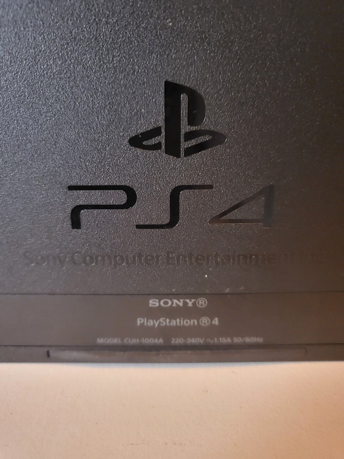 Playstation 4 Schwarz 500 GB mit 1 Controller und allen Kabeln