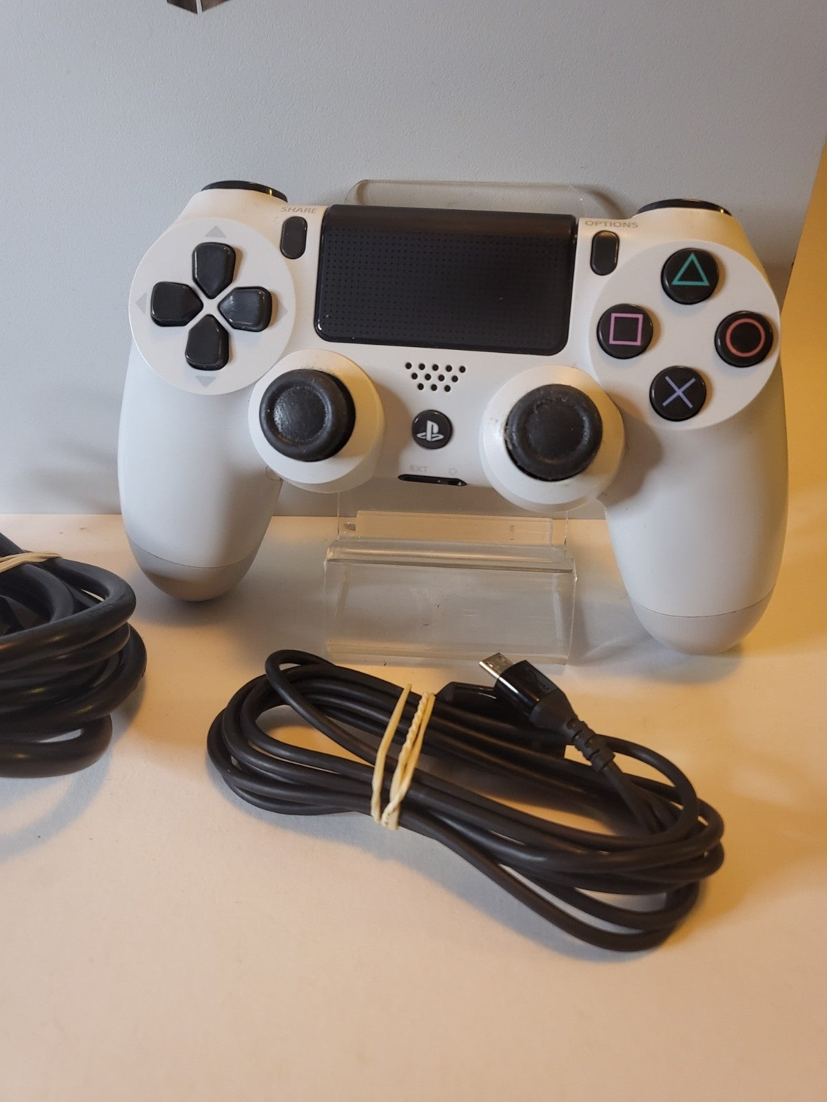 Playstation 4 White Pro met 1 controller en alle kabels