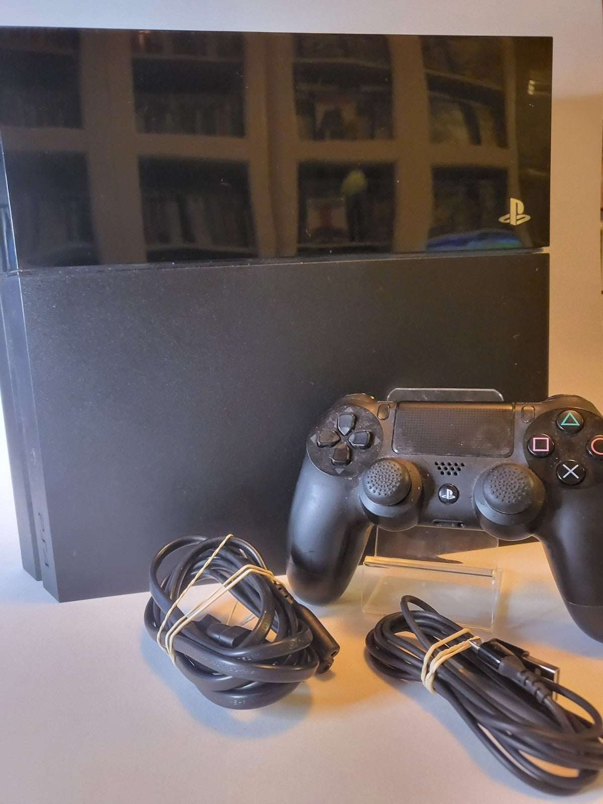 Playstation 4 Schwarz 500 GB mit 1 Controller und allen Kabeln