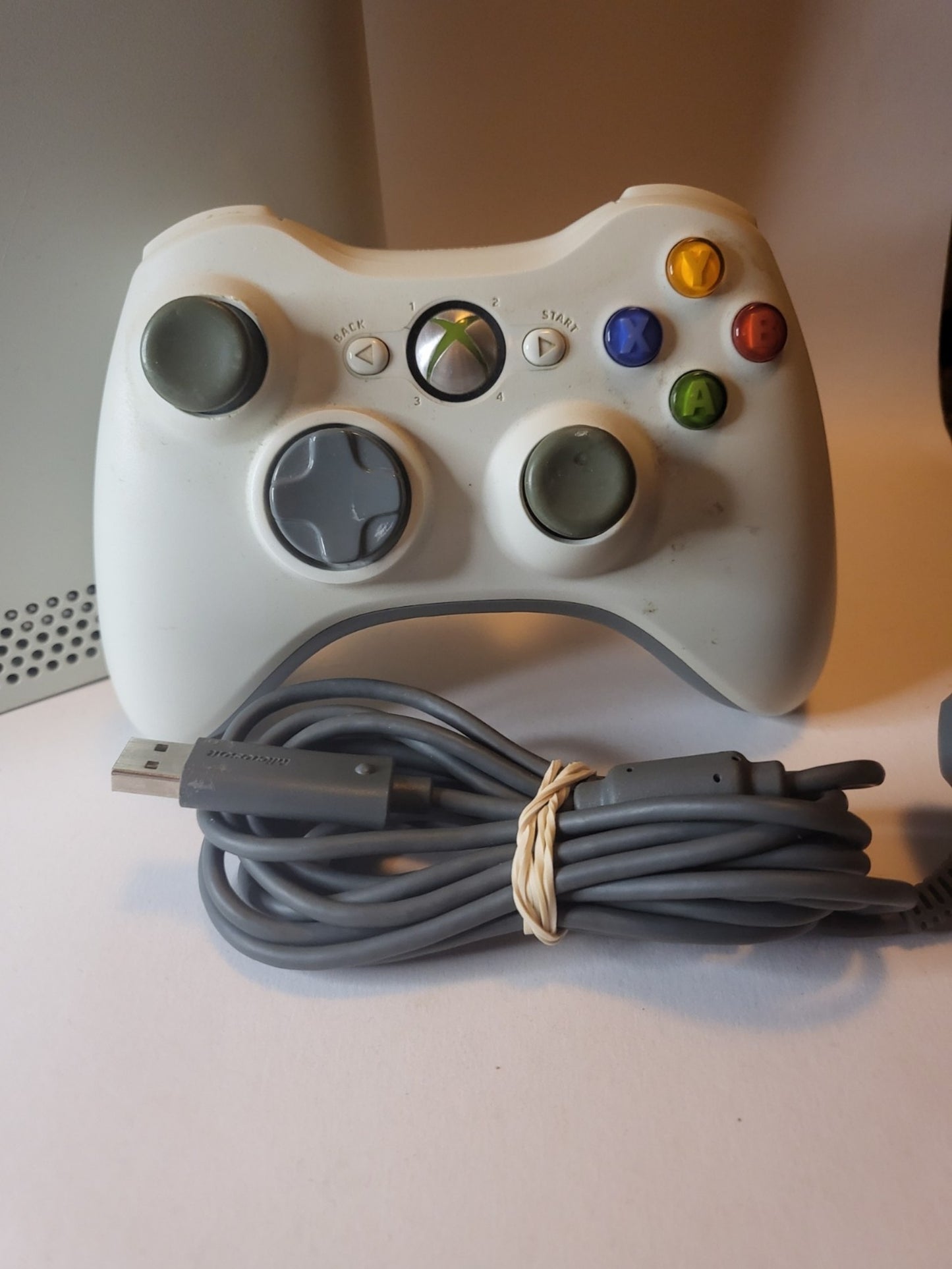 Witte Xbox 360 Pro (60gb) met 1 controller en alle kabels