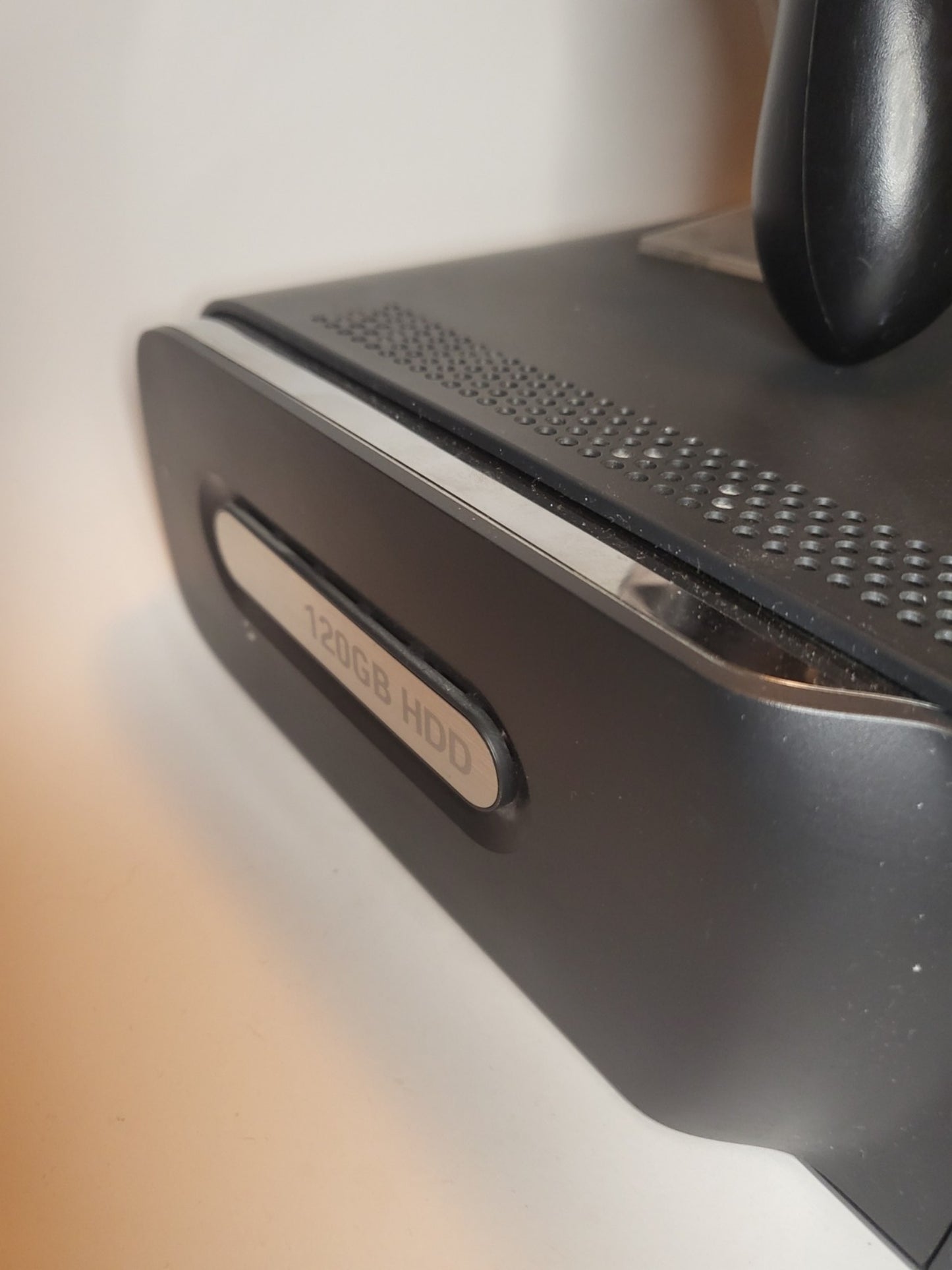 Schwarze Xbox 360 120 GB mit 1 Controller und allen Kabeln