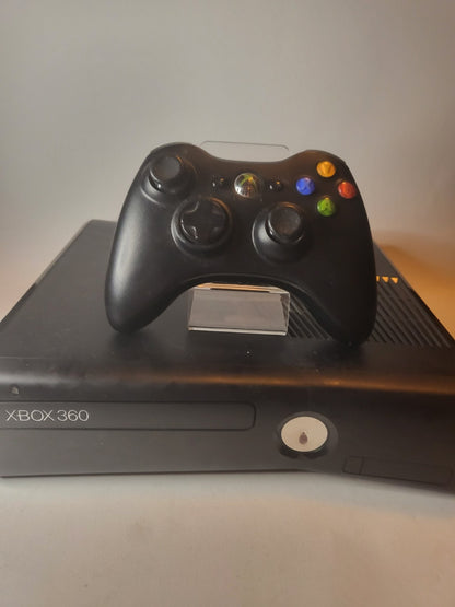 Zwarte Xbox 360 Slim 250gb met 1 controller en alle kabels